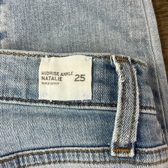 Hudson Women’s Mid Rise Natalie Ankle Skinny Jeans, distressed, size 25 - Picture 11 of 13